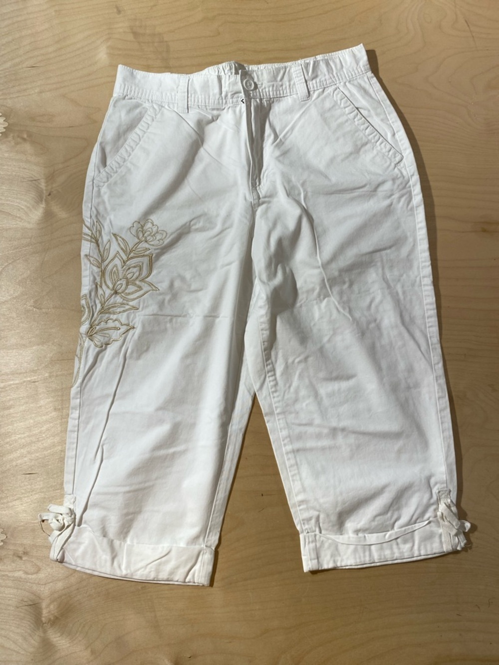 Basic Editions White Capris Pants with Tie Hem Medium (RD)